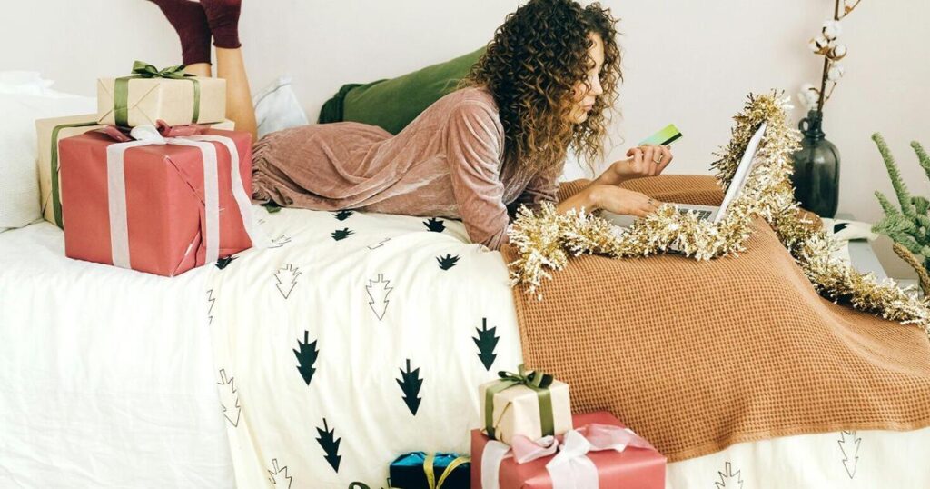 Most Americans expect to carry holiday credit card debt well into 2026