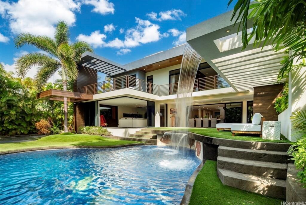 Buying A Mansion In Paradise Might Be Backwards $8 million mansion in Paradise, Kahala, Honolulu is nice but too big